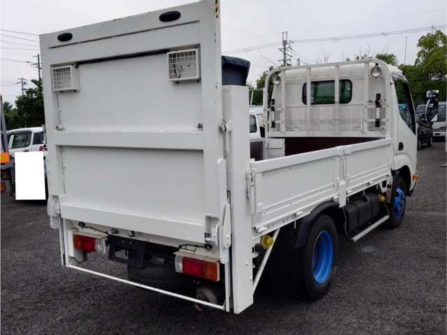 Hino Dutro 3