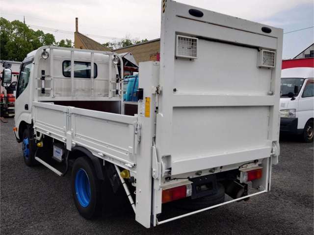Hino Dutro 4
