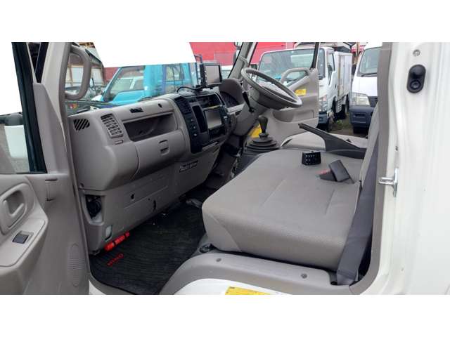 Hino Dutro 9