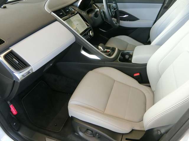 Jaguar E-Pace 12
