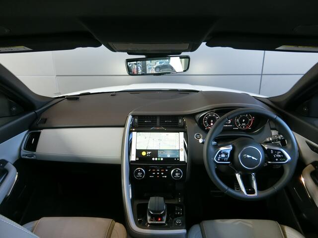 Jaguar E-Pace 4