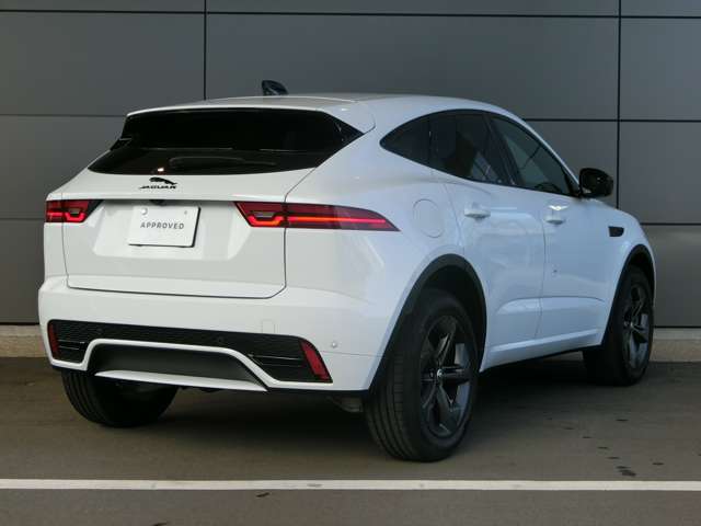 Jaguar E-Pace 9