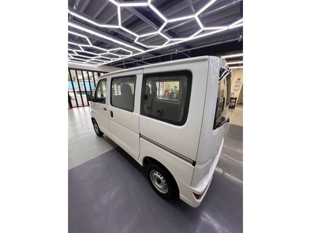 Daihatsu Hijet Cargo 6