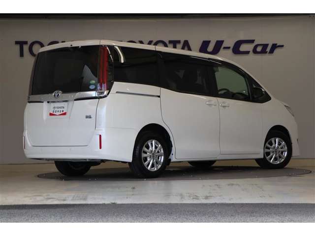 Toyota Noah 3