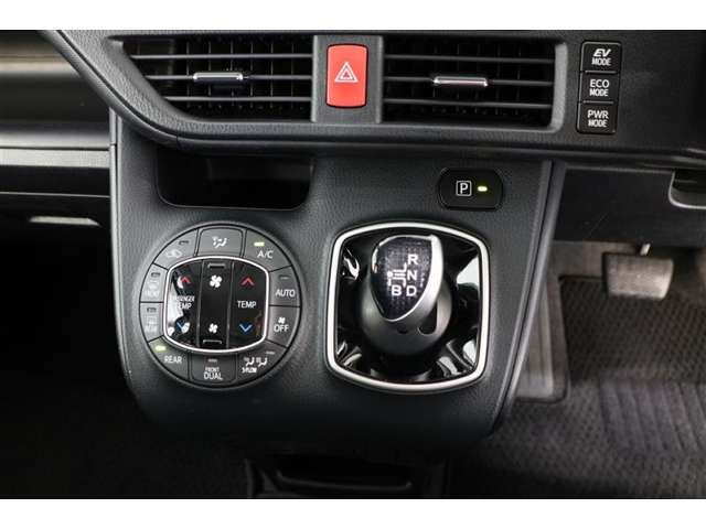 Toyota Noah 10
