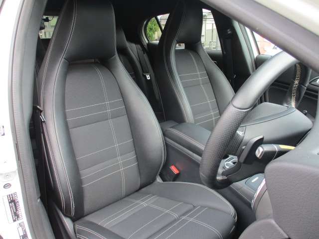 Mercedes-Benz GLA-Class 12