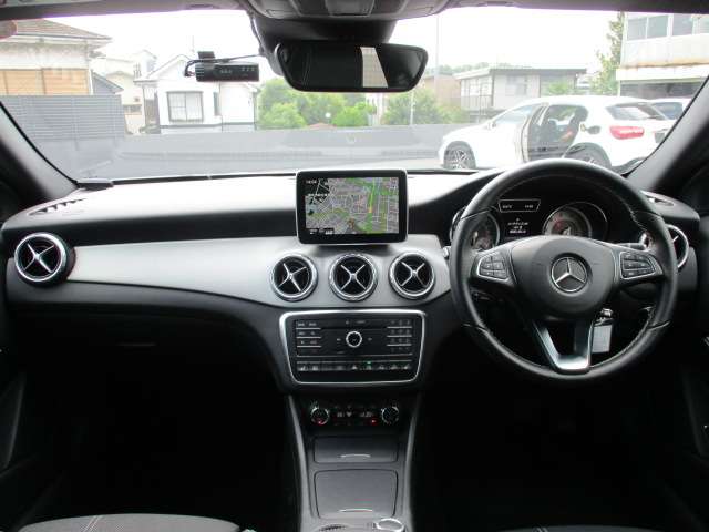 Mercedes-Benz GLA-Class 10