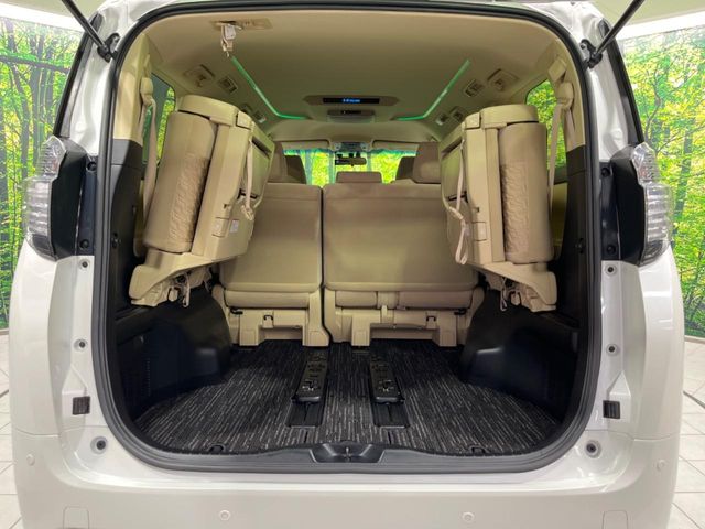 Toyota Vellfire 11