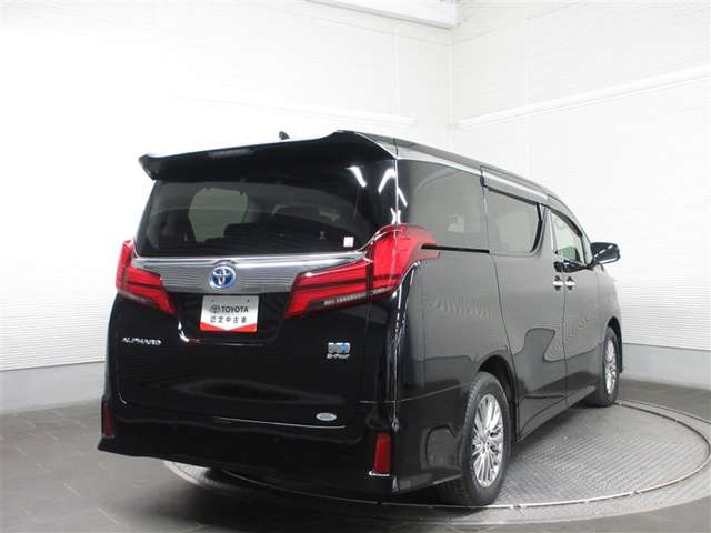 Toyota Alphard 3