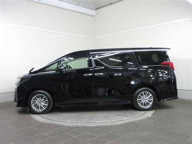 Toyota Alphard 4