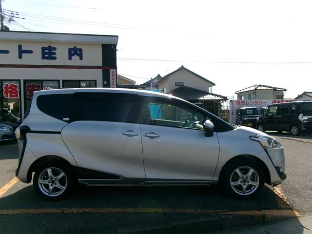 Toyota Sienta 4