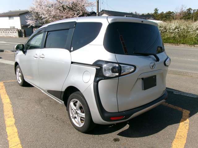 Toyota Sienta 7