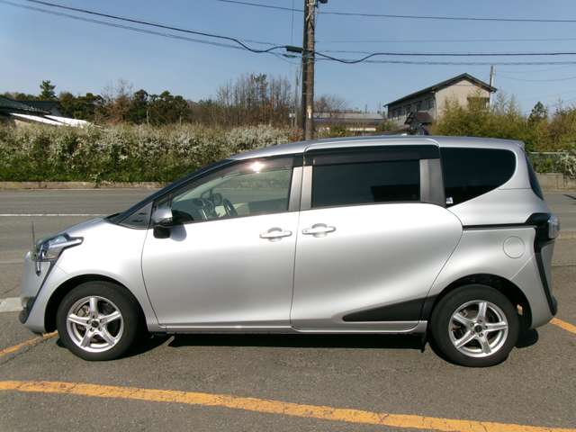 Toyota Sienta 8