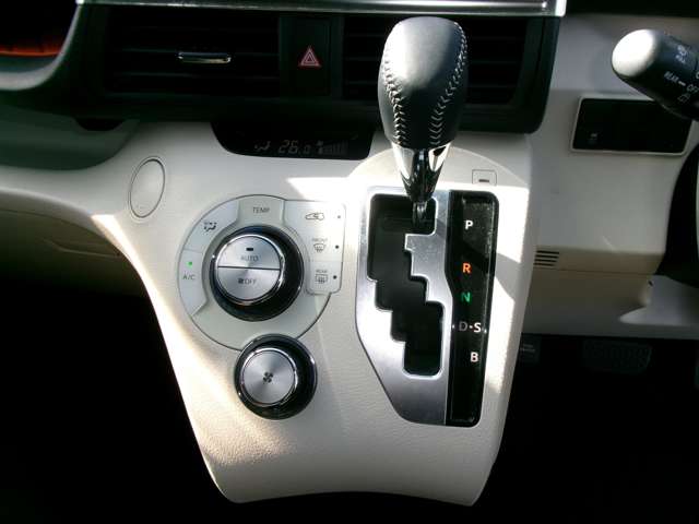 Toyota Sienta 10
