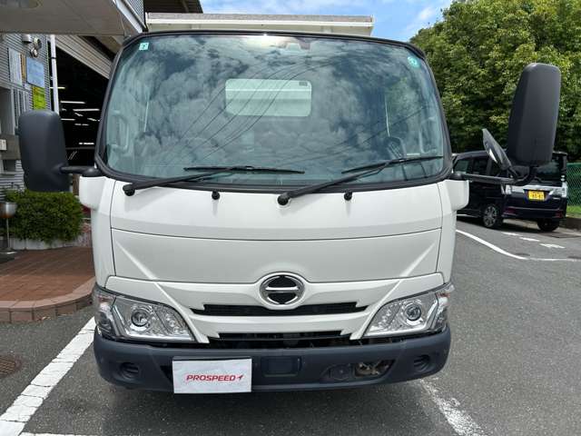 Hino Dutro 3