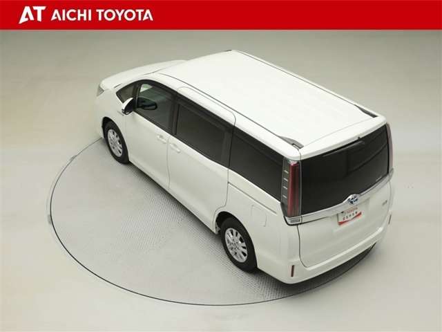Toyota Noah 12