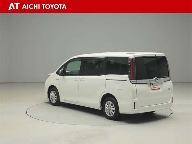 Toyota Noah 4