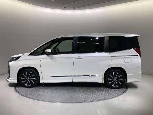 Toyota Noah 3