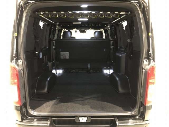 Toyota Hiace Van 12