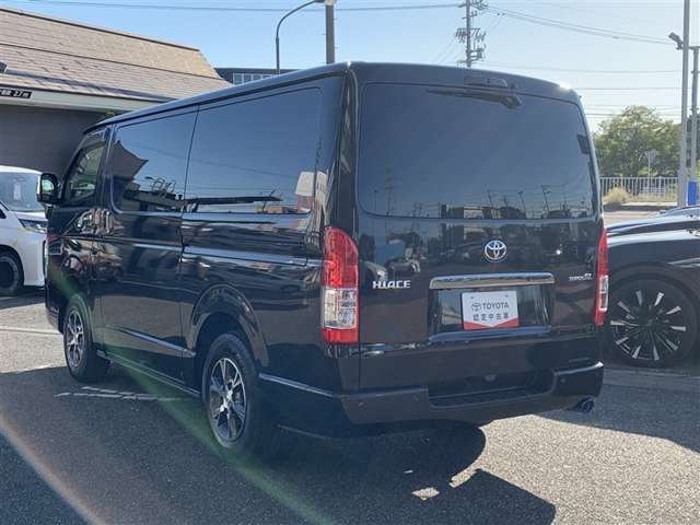Toyota Hiace Van 4