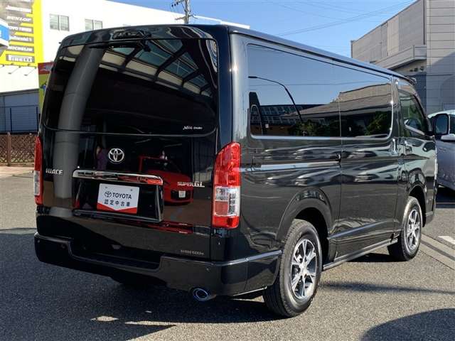 Toyota Hiace Van 6