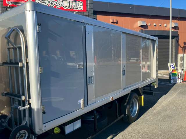Isuzu Elf 12