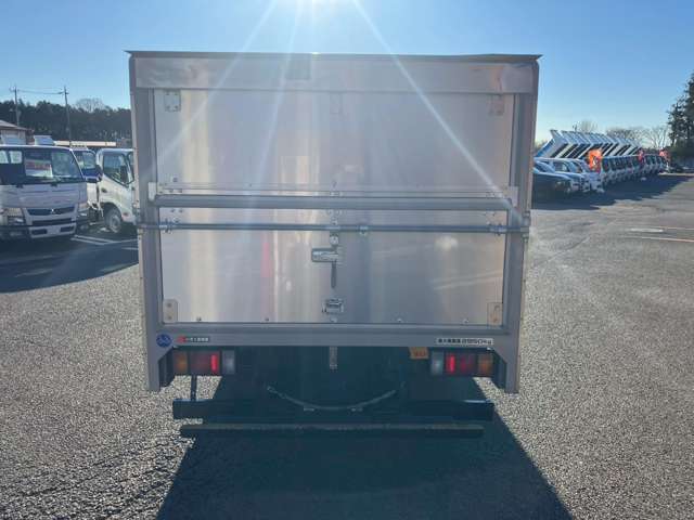 Isuzu Elf 6