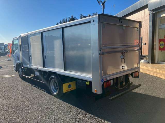 Isuzu Elf 7