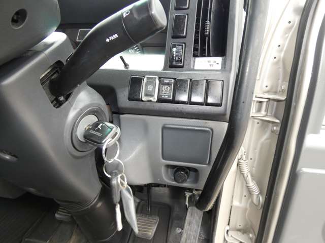 Isuzu Elf 12