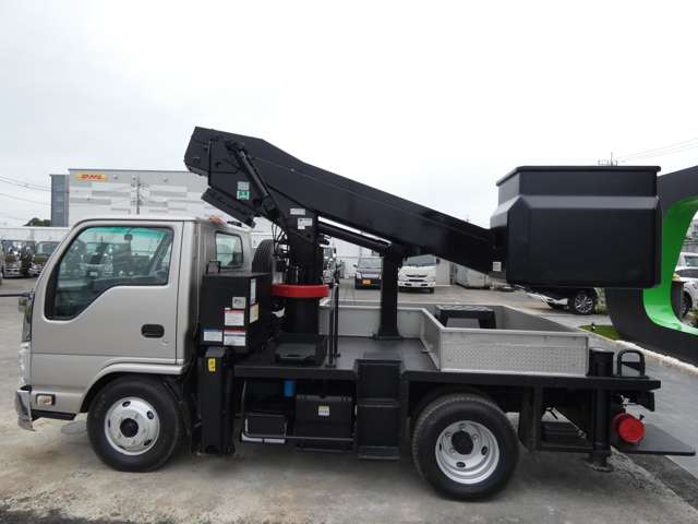 Isuzu Elf 6