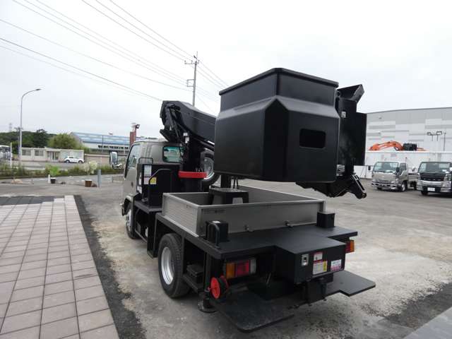 Isuzu Elf 7