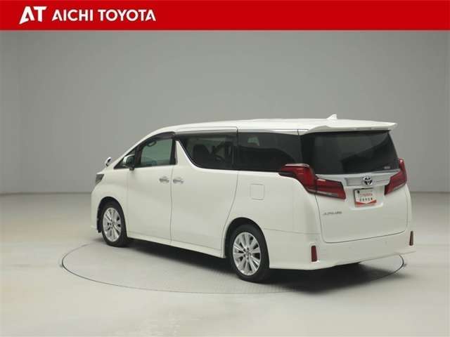 Toyota Alphard 4