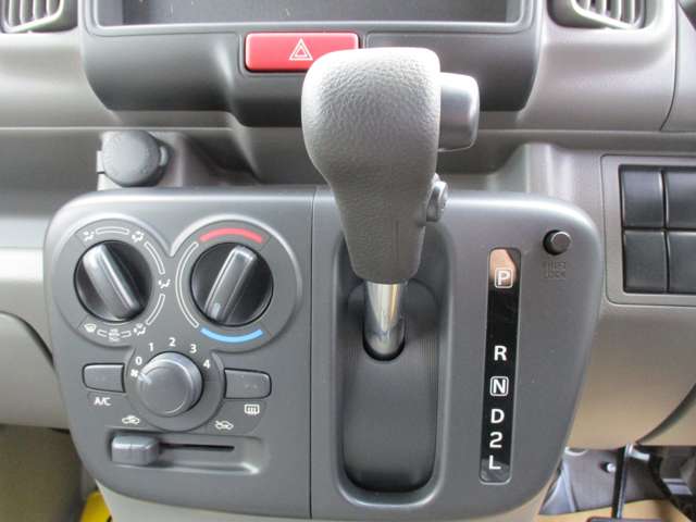 Nissan NV100 Clipper 8