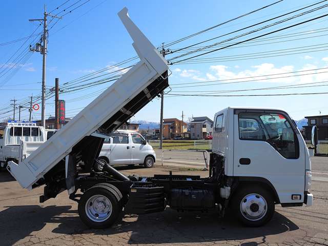 Isuzu Elf 4