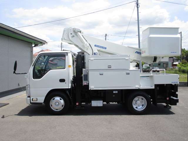 Isuzu Elf 6