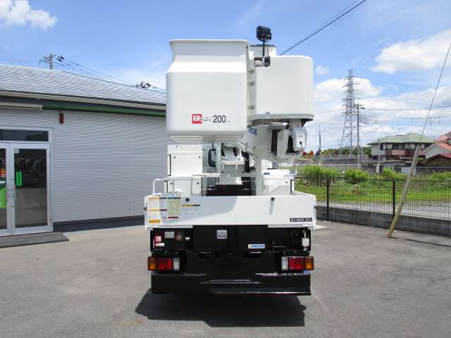 Isuzu Elf 8