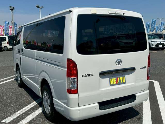 Toyota Hiace Van 11