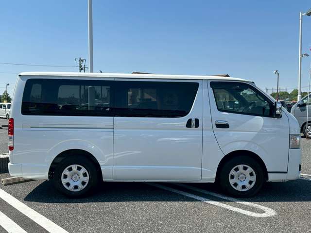 Toyota Hiace Van 12