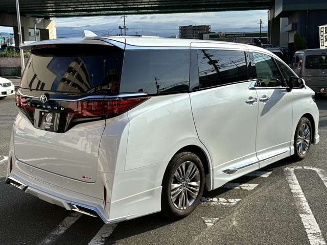 Toyota Alphard 3