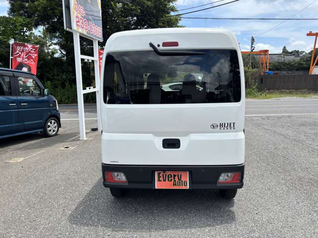 Daihatsu Hijet Cargo 8