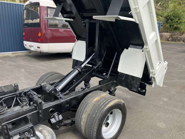 Hino Dutro 7