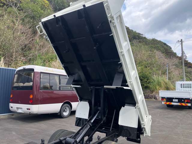 Hino Dutro 8