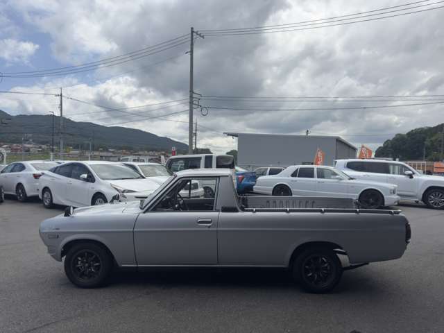 Nissan Sunny Truck 12