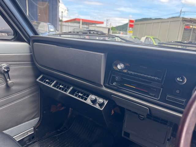 Nissan Sunny Truck 4