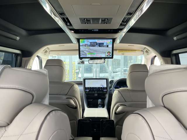 Toyota Alphard 4