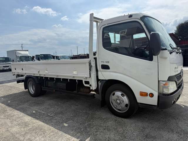 Hino Dutro 3