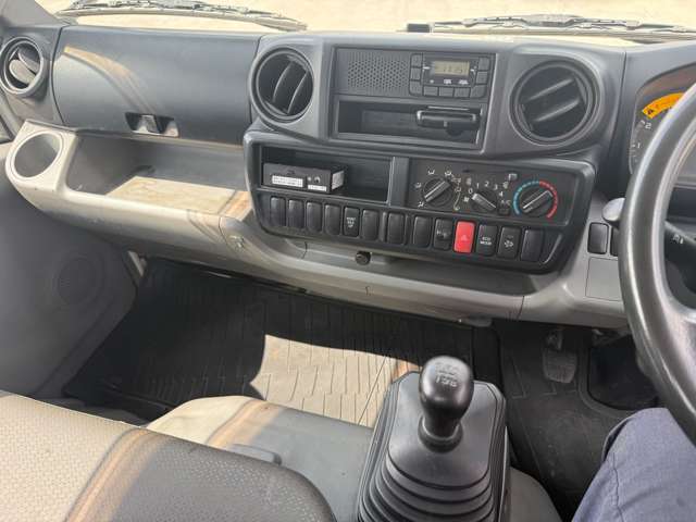 Hino Dutro 10
