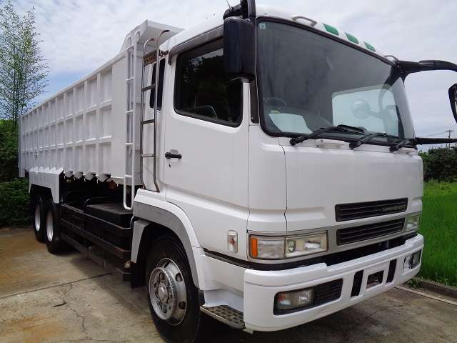 Mitsubishi Fuso Super Great 2
