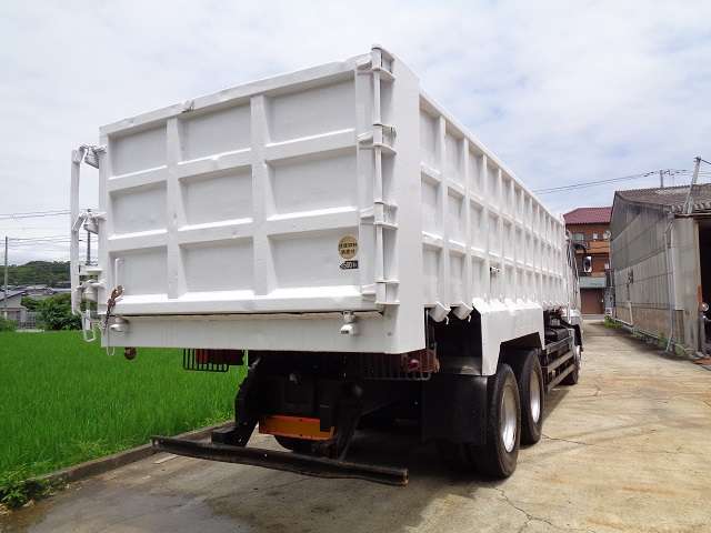 Mitsubishi Fuso Super Great 3