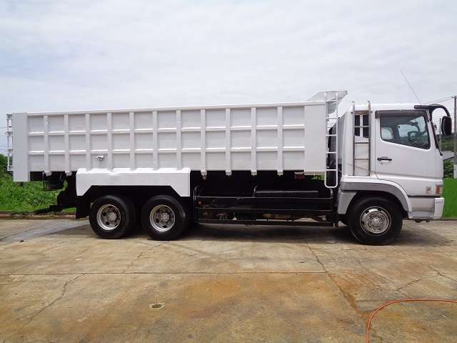 Mitsubishi Fuso Super Great 5